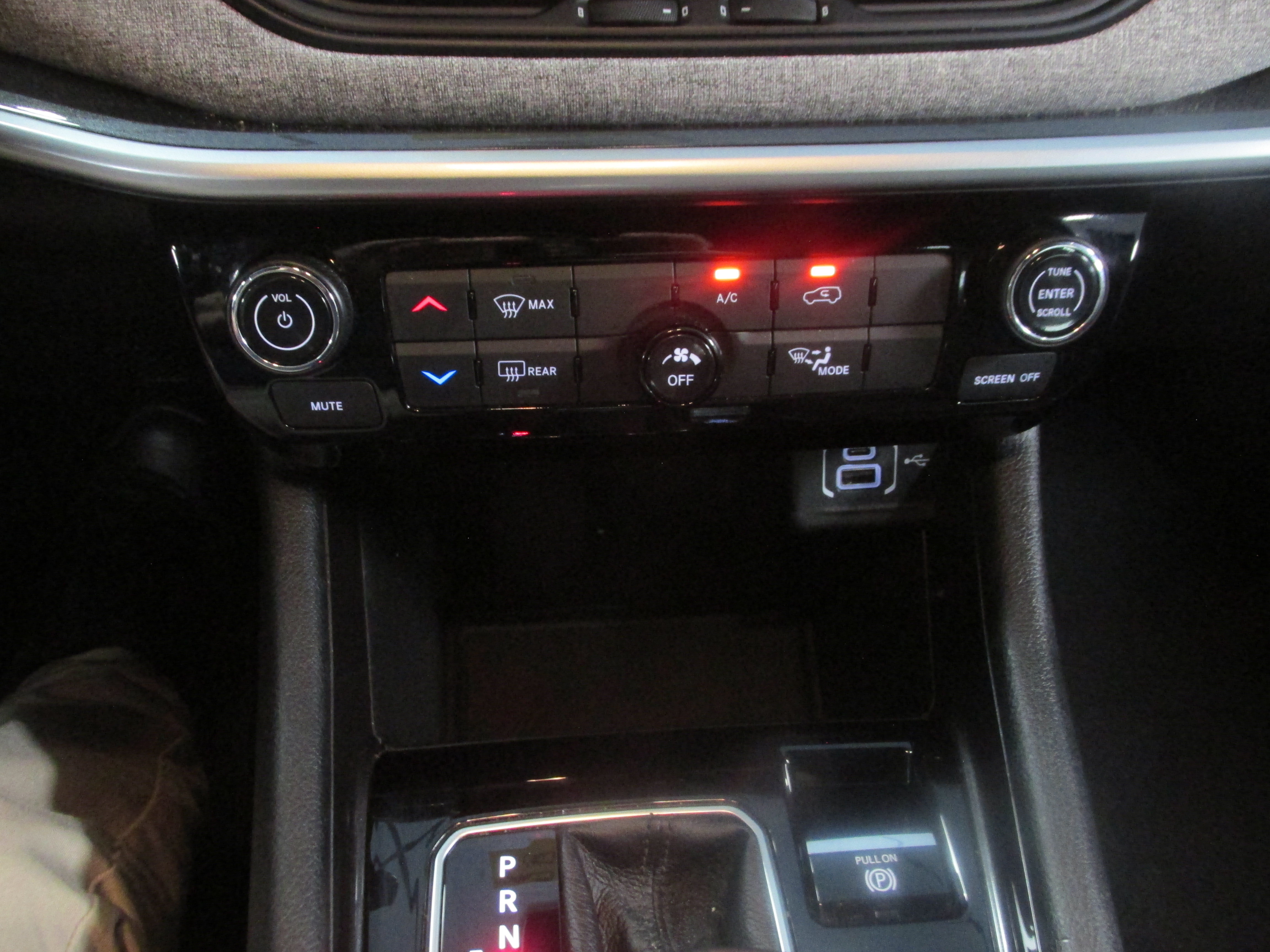 Used 2024 Jeep Compass Latitude AWD/4WD image 34
