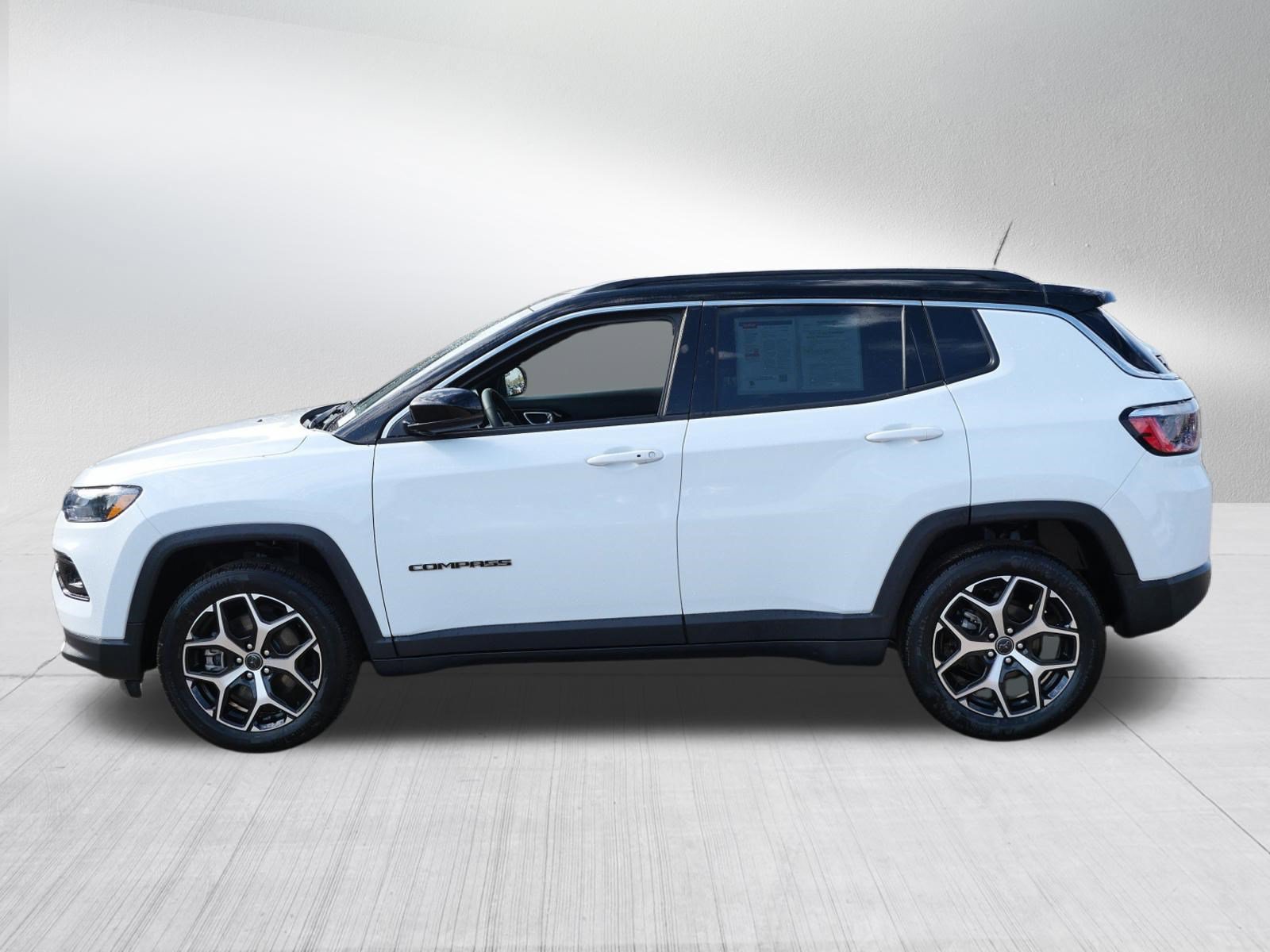 Used 2025 Jeep Compass Limited AWD/4WD image 4