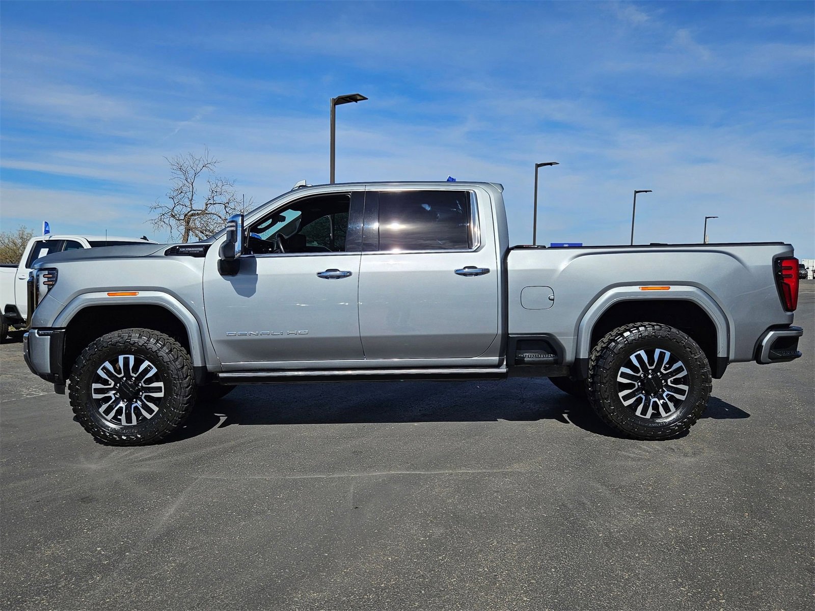 Used 2024 GMC Sierra 3500 Denali Ultimate image 9