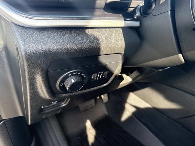 Used 2021 Jeep Grand Cherokee L Laredo w/ Luxury Tech Group I AWD/4WD image 24