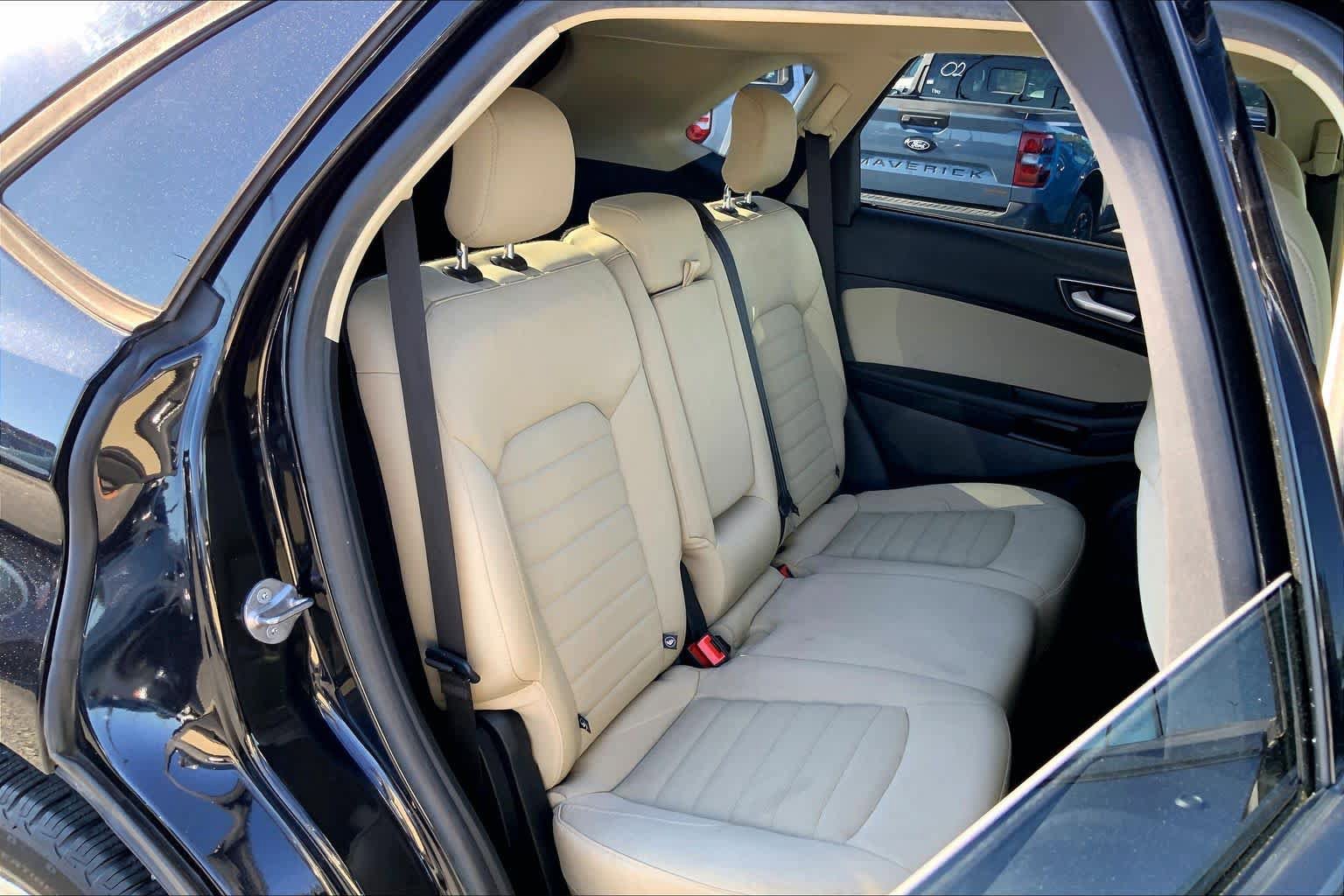 Certified 2019 Ford Edge SE FWD image 19
