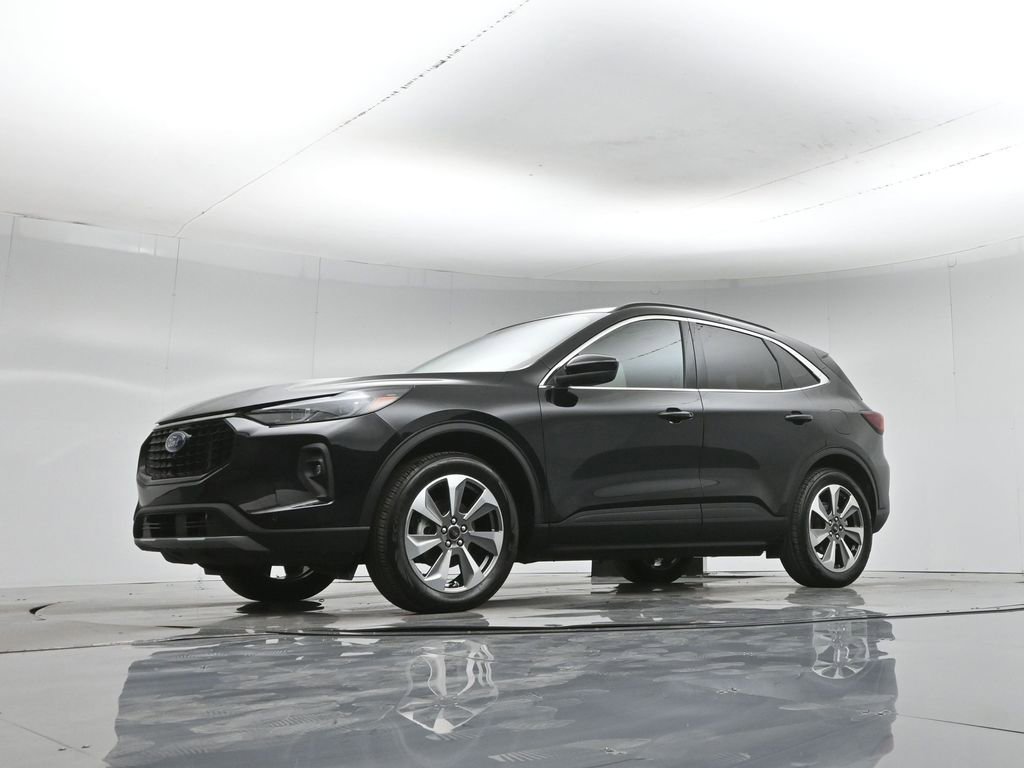 Certified 2025 Ford Escape Platinum w/ Premium Technology Package image 47