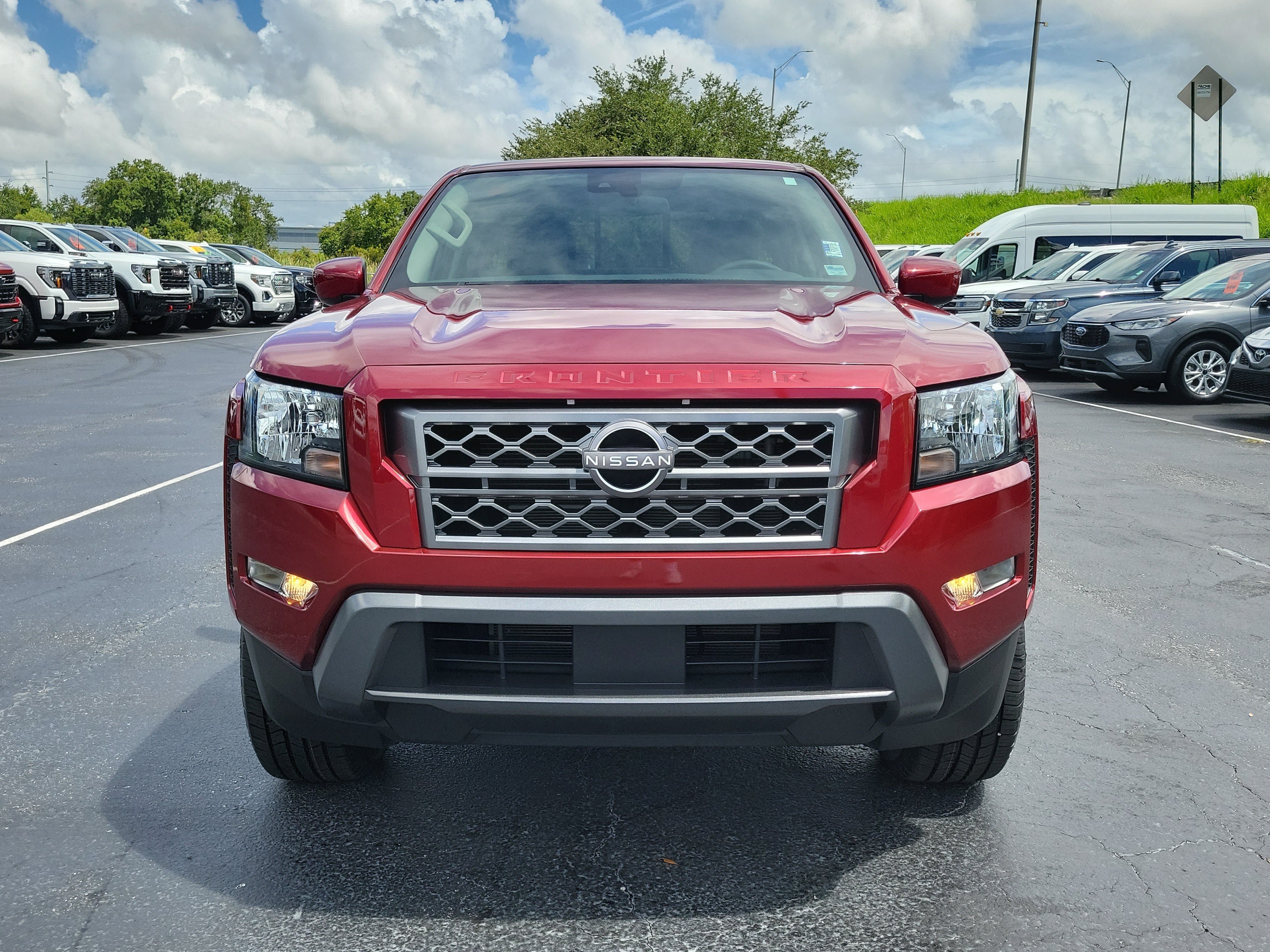 Used 2022 Nissan Frontier SV RWD image 2