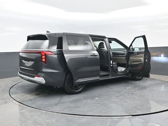 Used 2025 Kia Carnival FWD image 28