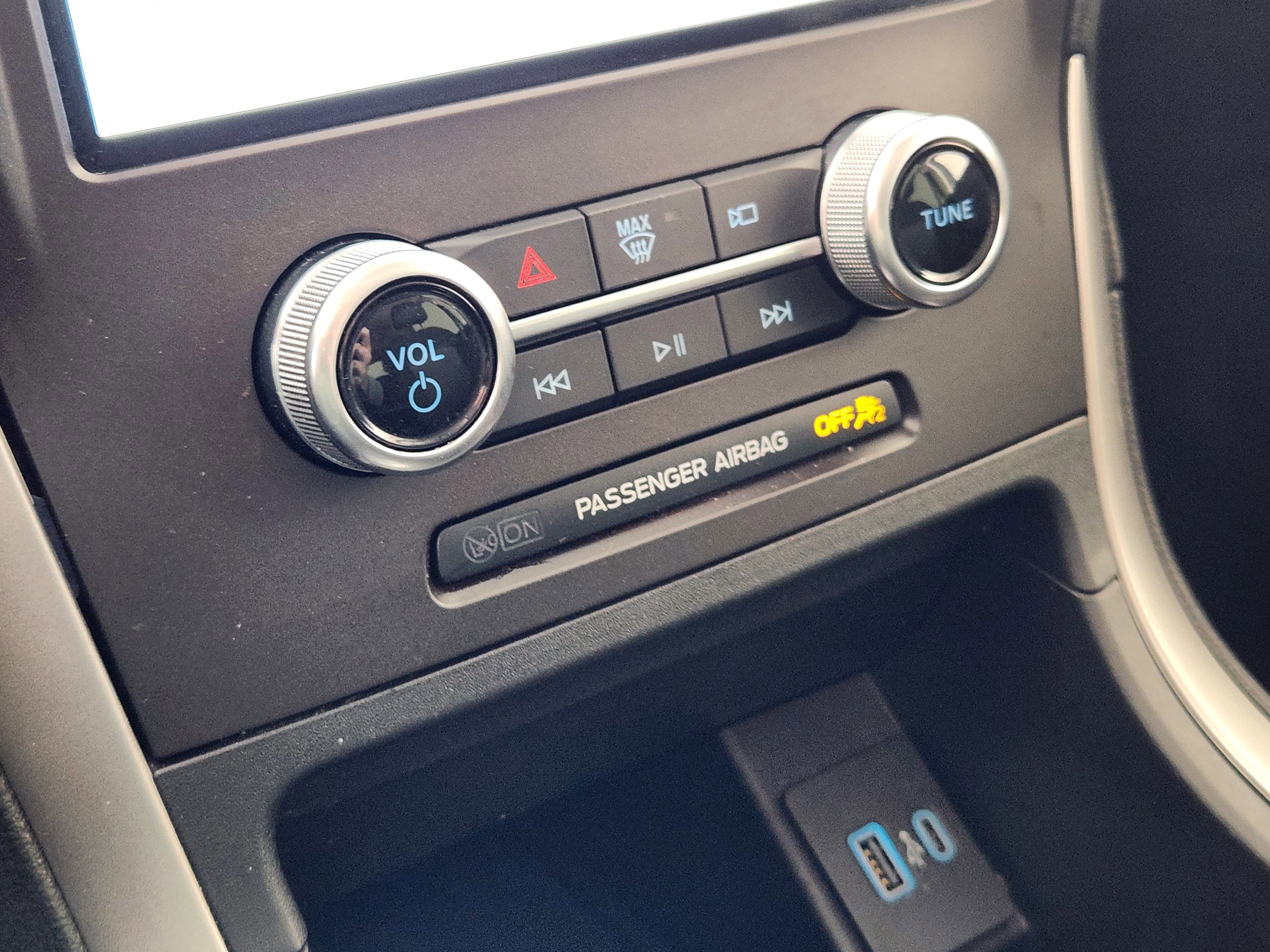 Certified 2021 Ford Edge SE image 24