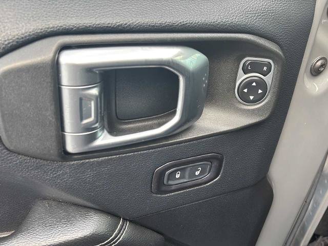 Used 2018 Jeep Wrangler Unlimited Sahara AWD/4WD image 24
