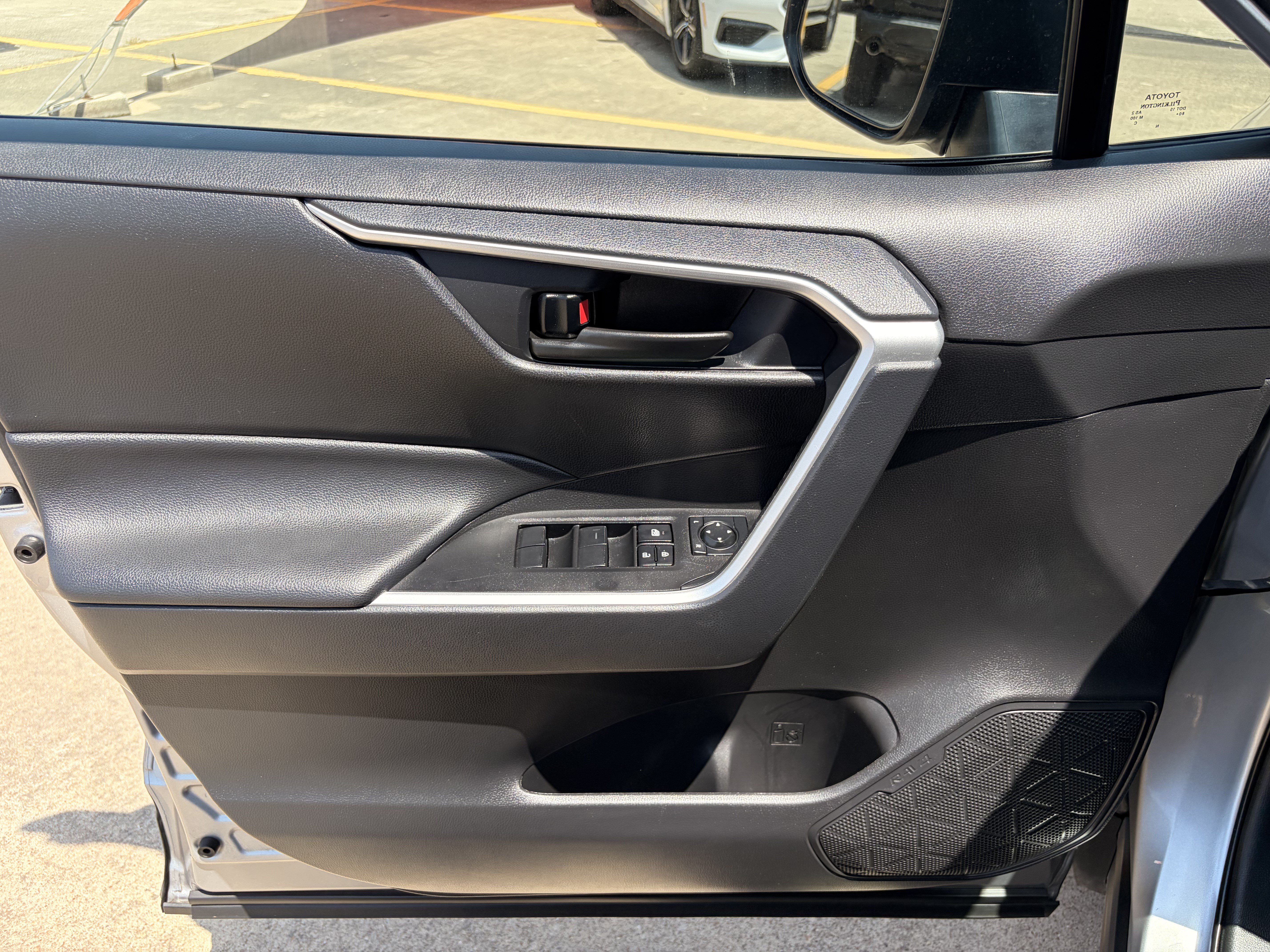 Used 2025 Toyota RAV4 LE AWD/4WD image 20