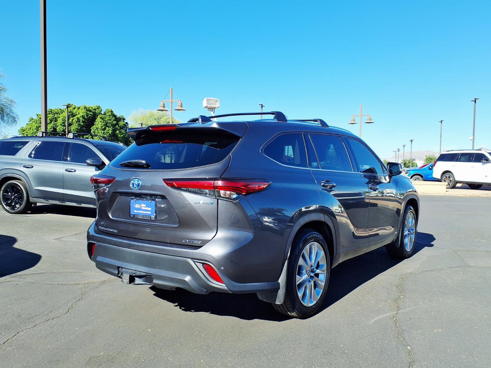 Used 2021 Toyota Highlander Limited image 4