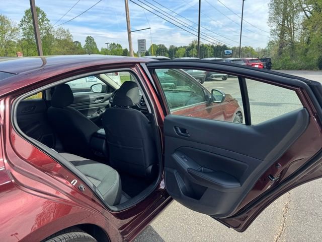 Used 2025 Nissan Altima 2.5 SV FWD image 14