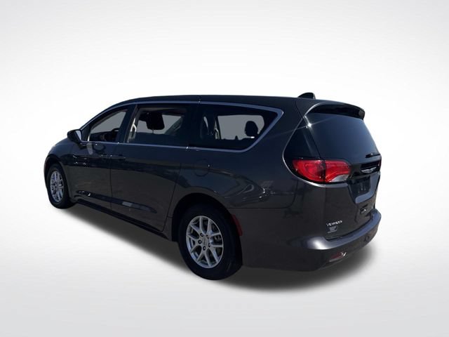 Used 2023 Chrysler Voyager LX FWD image 3