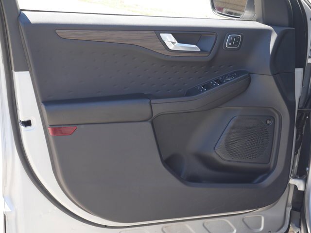 Certified 2020 Ford Escape Titanium w/ Titanium Premium Package 2.0 AWD/4WD image 38