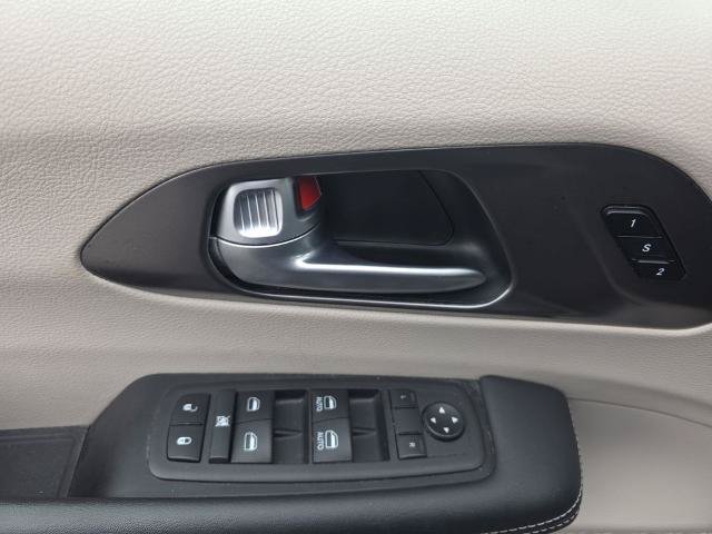 Used 2024 Chrysler Pacifica Touring-L FWD image 20