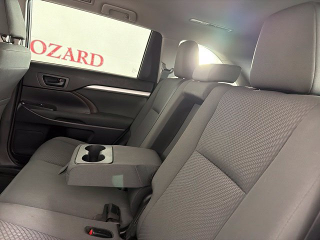 Used 2017 Toyota Highlander LE FWD image 28