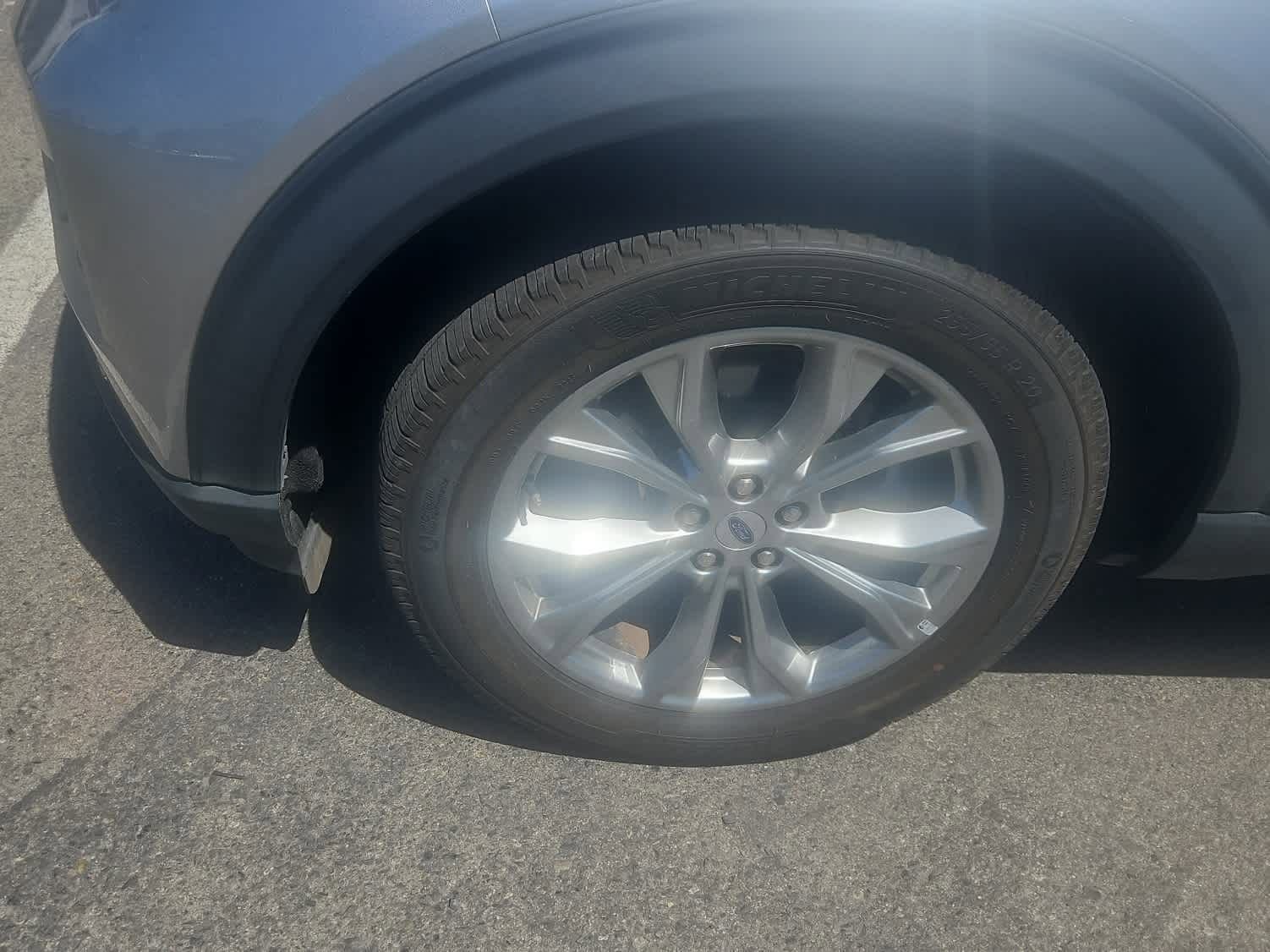 Certified 2023 Ford Explorer Limited AWD/4WD image 3