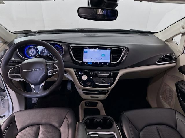Used 2024 Chrysler Pacifica Touring-L image 20