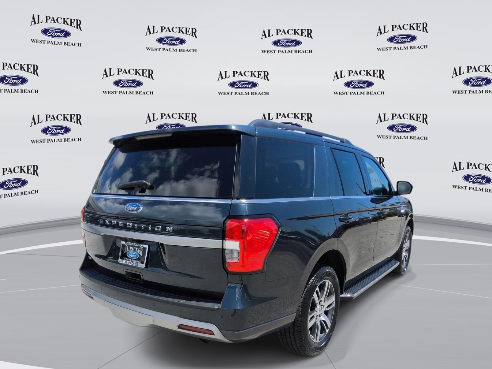 Certified 2023 Ford Expedition XLT RWD image 5