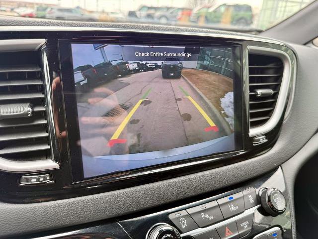 Used 2025 Chrysler Pacifica Select image 23