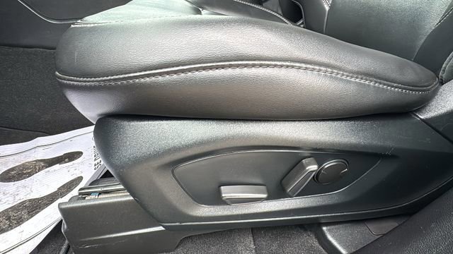 Certified 2022 Ford Explorer XLT w/ Equipment Group 202A image 10