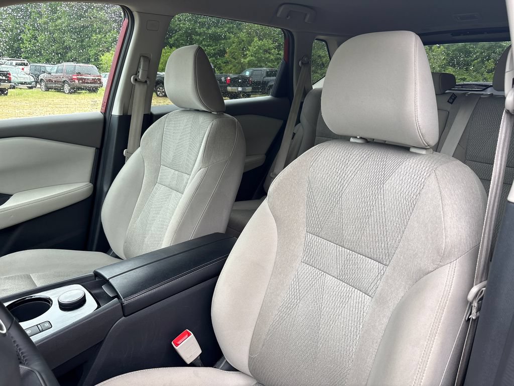Used 2025 Nissan Rogue SV AWD/4WD image 7