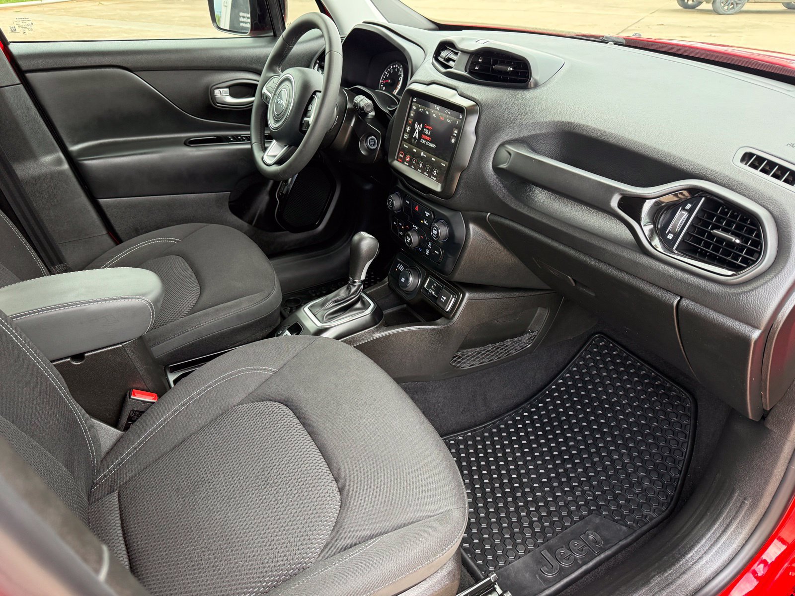 Used 2023 Jeep Renegade Altitude AWD/4WD image 17