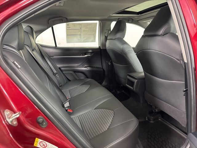Used 2018 Toyota Camry SE w/ Moonroof Package image 9