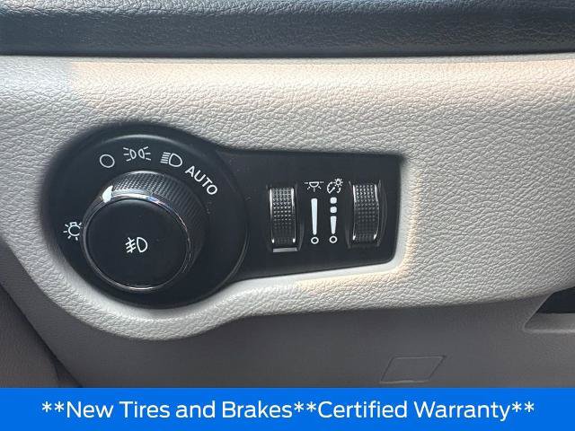 Used 2019 Chrysler Pacifica Limited FWD image 12