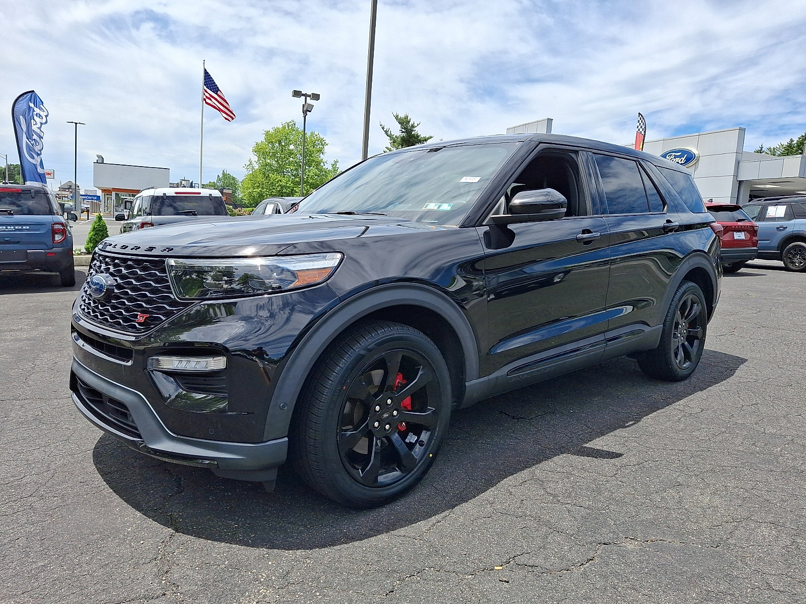 Certified 2022 Ford Explorer ST w/ Equipment Group 401A AWD/4WD image 3