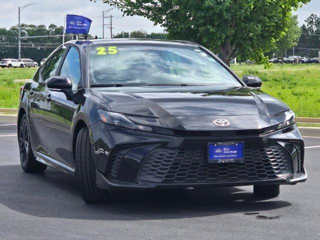 Used 2025 Toyota Camry SE FWD image 4