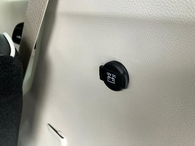 Used 2023 Chrysler Pacifica Limited AWD/4WD image 14