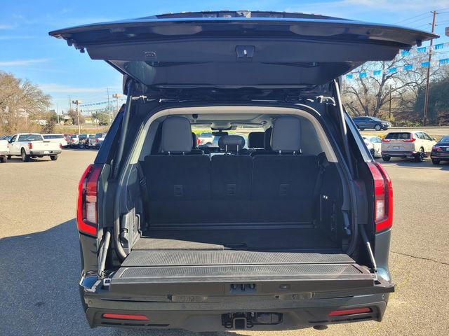 Certified 2025 Ford Expedition Active image 8