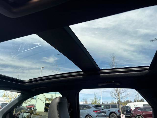 Certified 2022 Ford Edge Titanium w/ Equipment Group 301A image 31