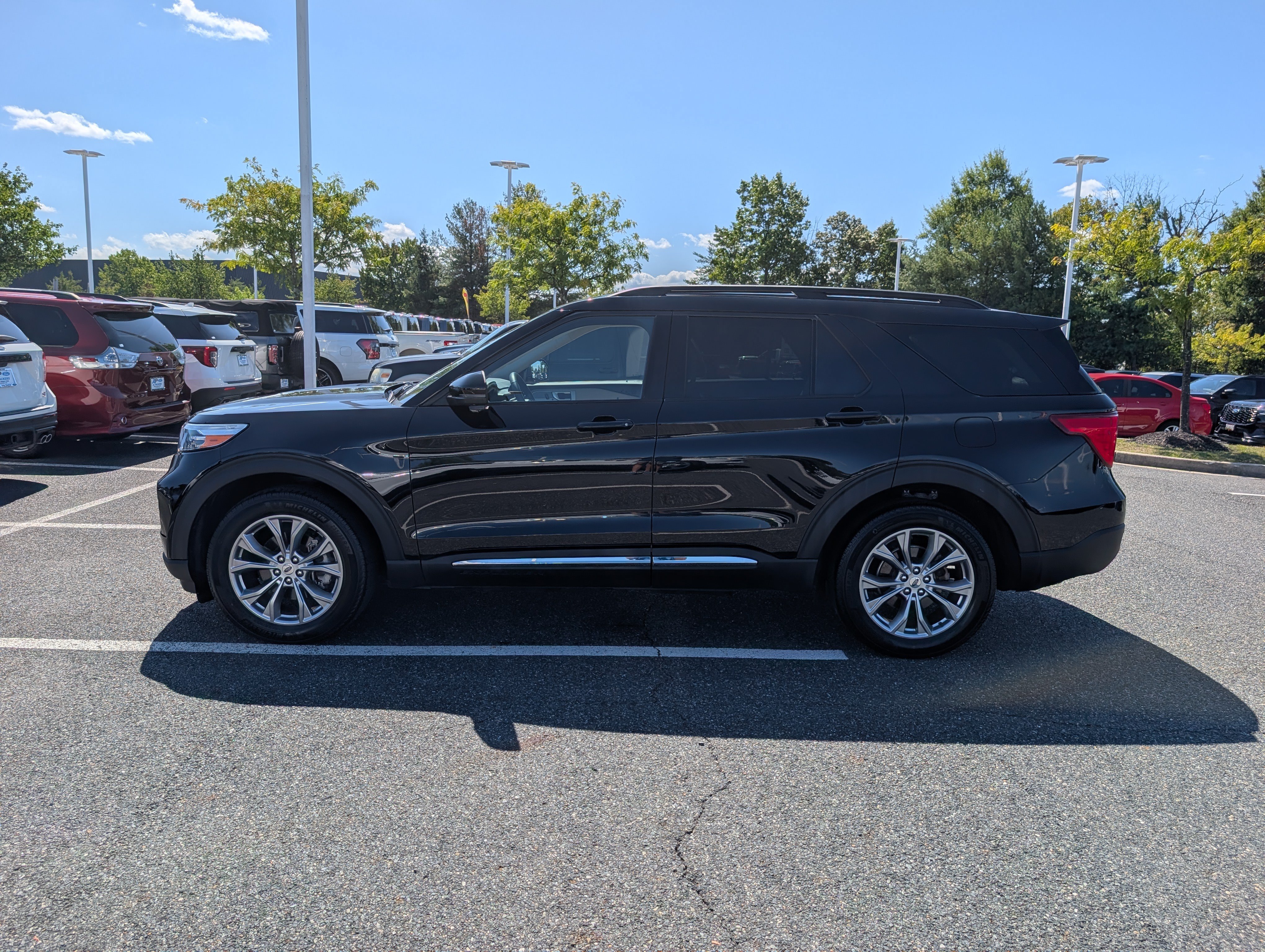 Certified 2023 Ford Explorer XLT w/ Equipment Group 202A AWD/4WD image 7