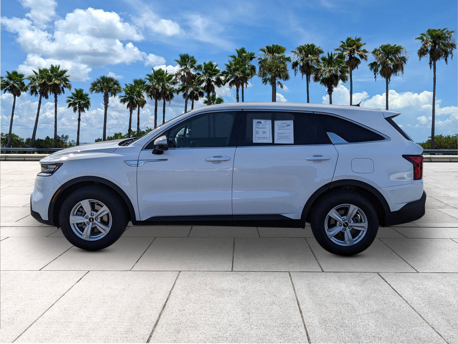 Used 2023 Kia Sorento LX image 5