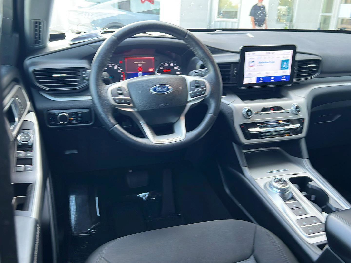 Certified 2023 Ford Explorer XLT RWD image 17