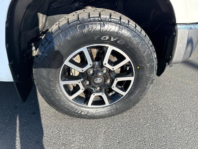 Used 2018 Toyota Tundra Limited w/ Limited Premium Package AWD/4WD image 9