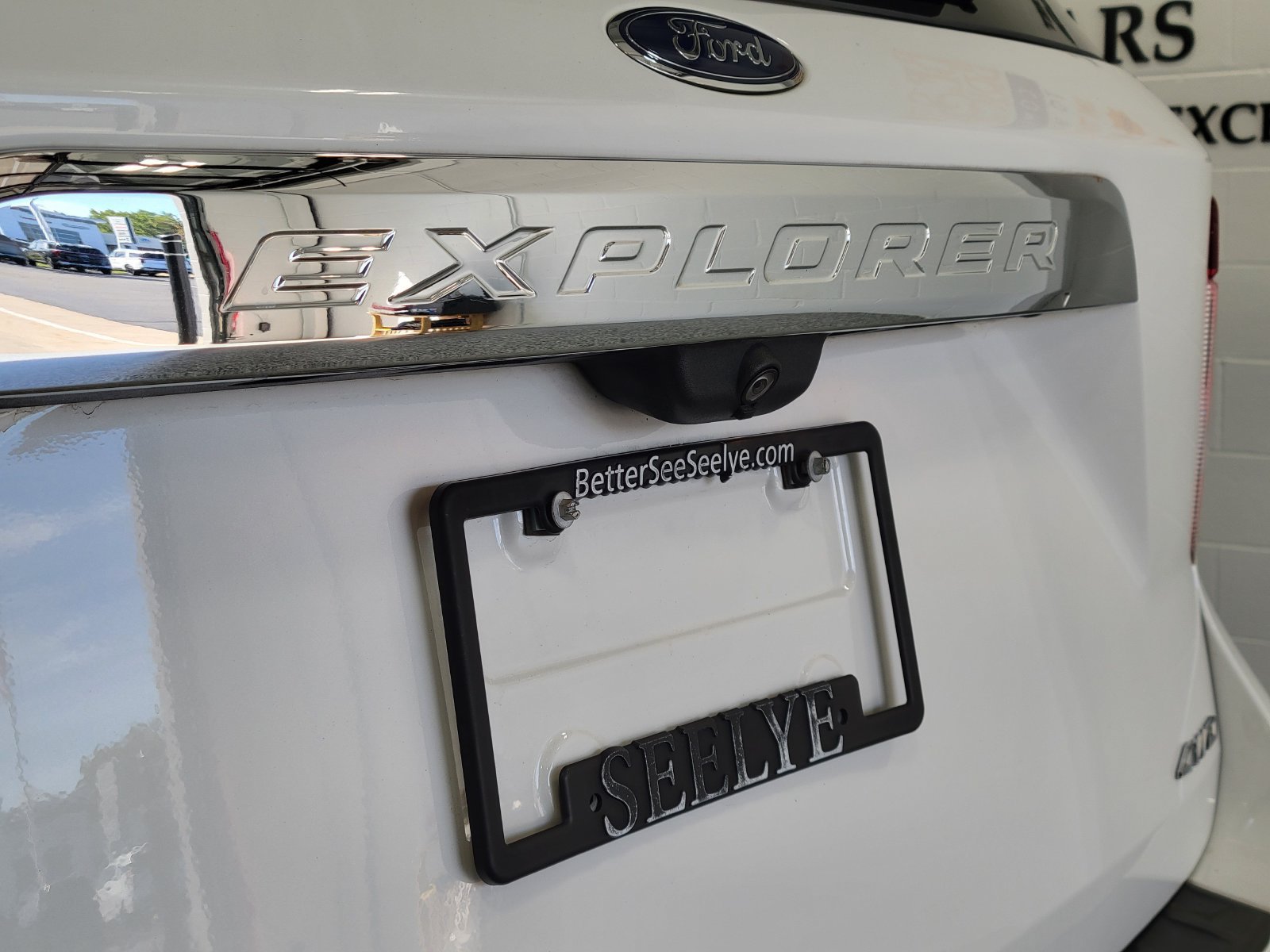 Certified 2022 Ford Explorer XLT w/ Equipment Group 202A AWD/4WD image 35