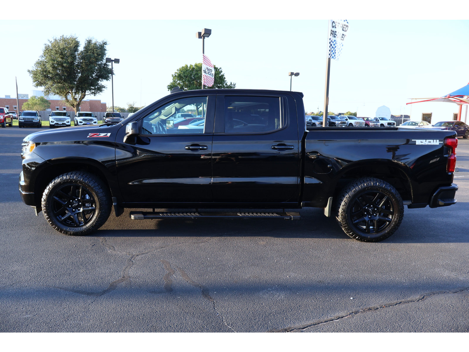 Used 2023 Chevrolet Silverado 1500 RST w/ Z71 Off-Road Package AWD/4WD image 2