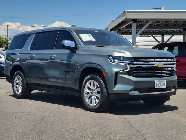 Used 2024 Chevrolet Suburban Premier w/ Premium Package 2 AWD/4WD image 35