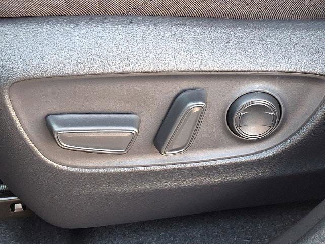 Used 2023 Toyota RAV4 SE image 26