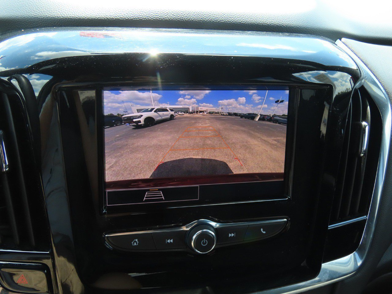 Used 2023 Chevrolet Traverse LT image 30