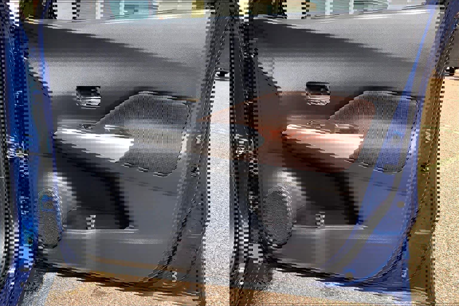 Used 2020 Nissan Kicks SR image 23