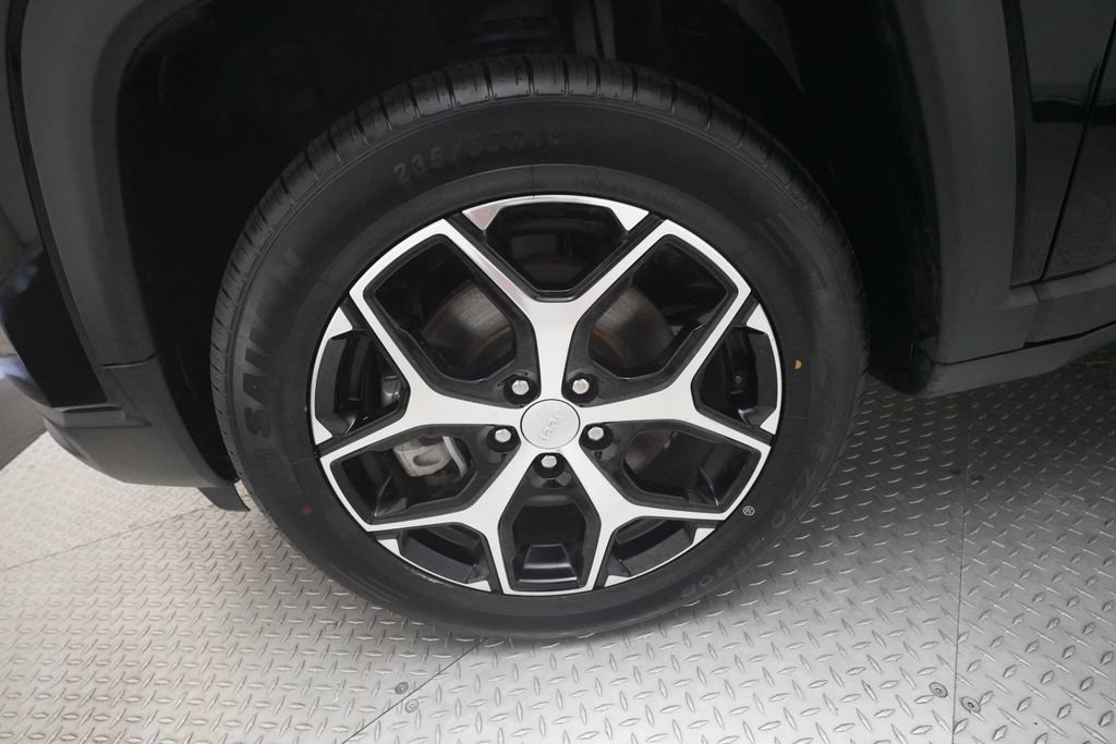 Used 2024 Jeep Compass Latitude AWD/4WD image 26