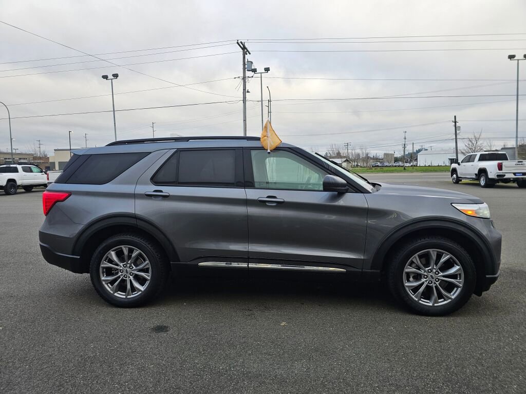 Certified 2022 Ford Explorer XLT w/ Equipment Group 202A image 5