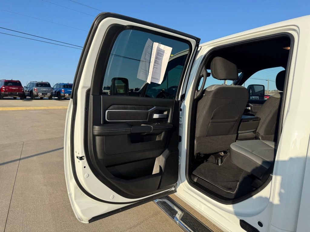 Used 2024 RAM 2500 Big Horn AWD/4WD image 31