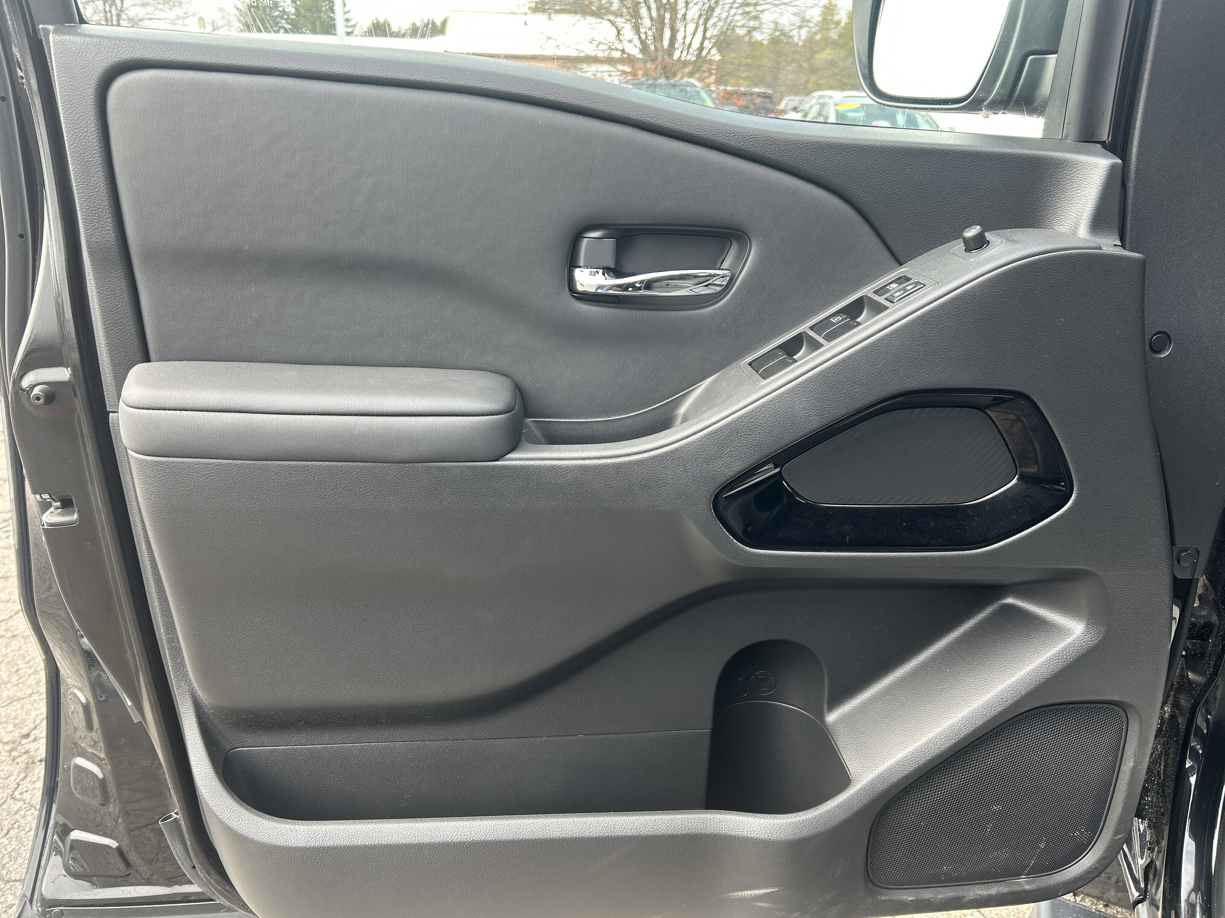 Used 2023 Nissan Frontier SV w/ Midnight Edition Package image 13