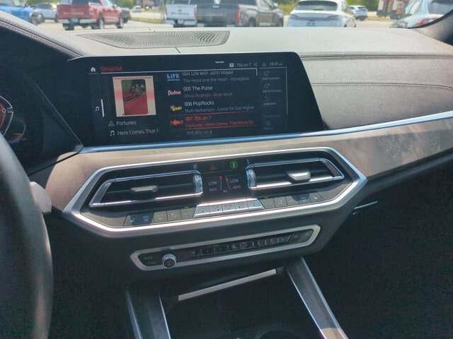 Used 2022 BMW X5 xDrive40i w/ Parking Assistance Package AWD/4WD image 21