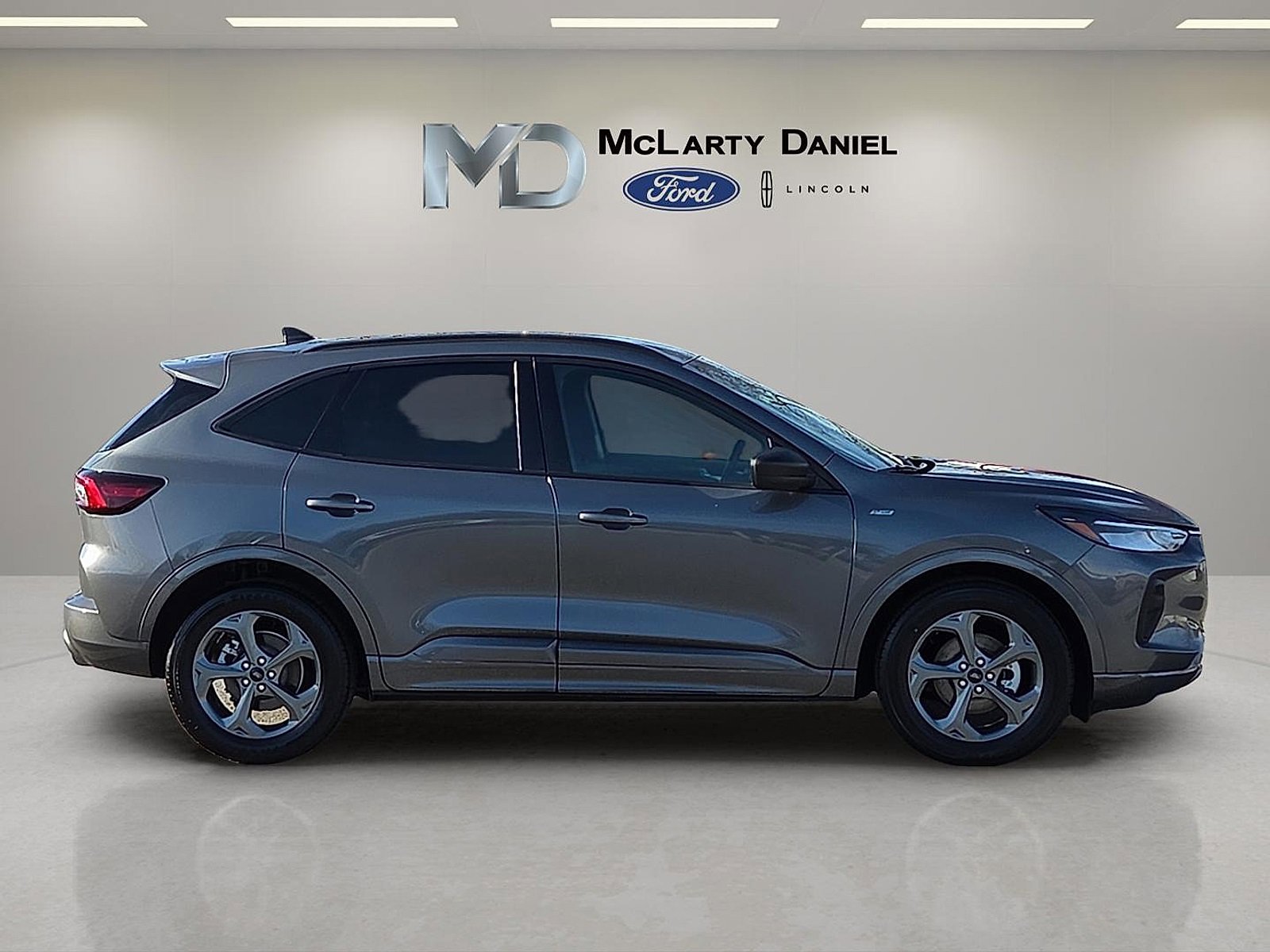 Certified 2024 Ford Escape ST-Line image 6