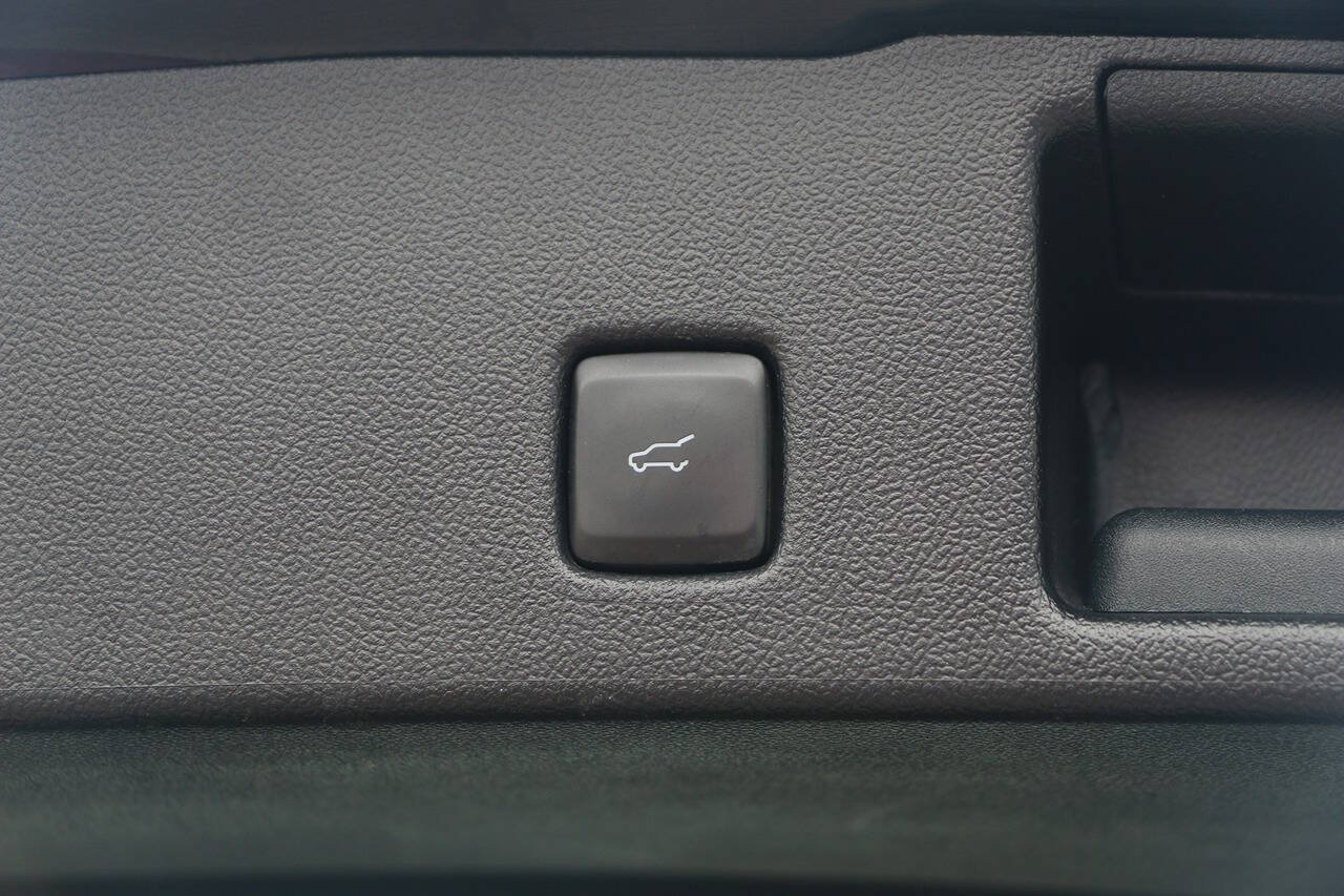 Certified 2025 Ford Escape ST-Line Select AWD/4WD image 12