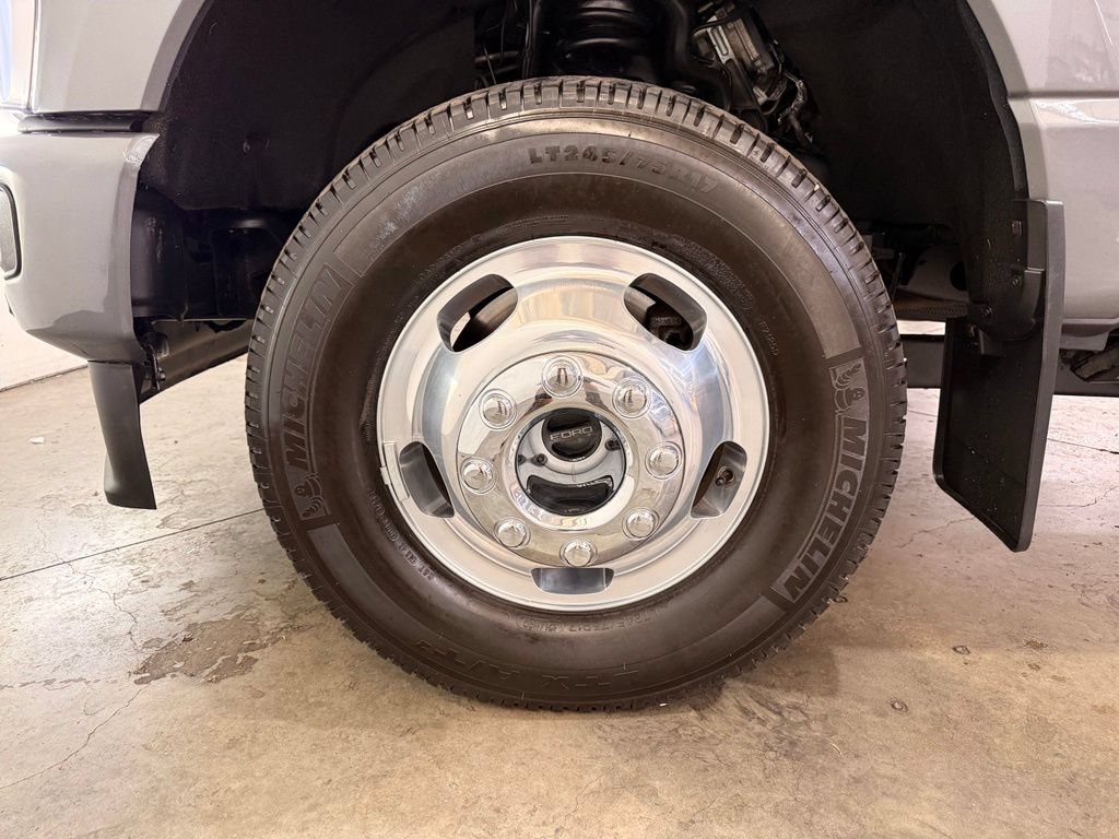 Certified 2025 Ford F350 Platinum AWD/4WD image 15
