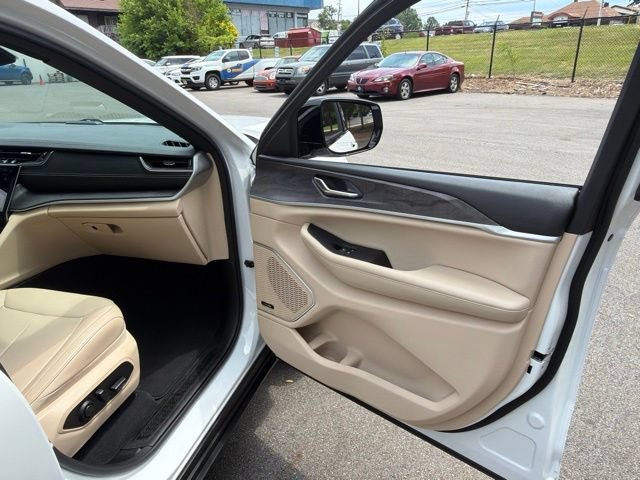Used 2024 Jeep Grand Cherokee Limited 4xe AWD/4WD image 10